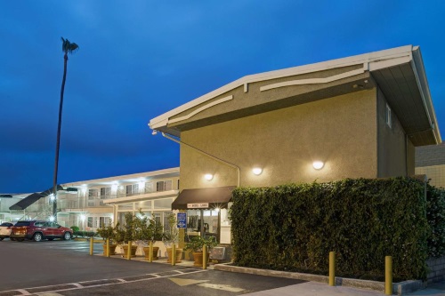 Super 8 Los Angeles Culver City Area buitenkant